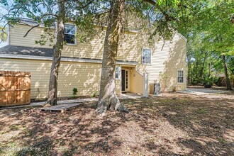 330 Sunrise Cir in Neptune Beach, FL - Building Photo - Building Photo