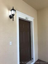 141 E Thatch Palm Cir in Jupiter, FL - Building Photo