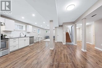 10 Leslie Ave in Barrie, ON - Building Photo - Building Photo