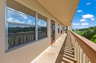 3046 Newcastle A in Boca Raton, FL - Foto de edificio - Building Photo