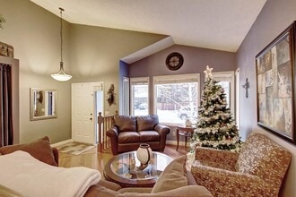 36 Millpark Rd SW in Calgary, AB - Building Photo - Building Photo