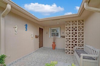 1317 High Point Way SE in Delray Beach, FL - Foto de edificio - Building Photo