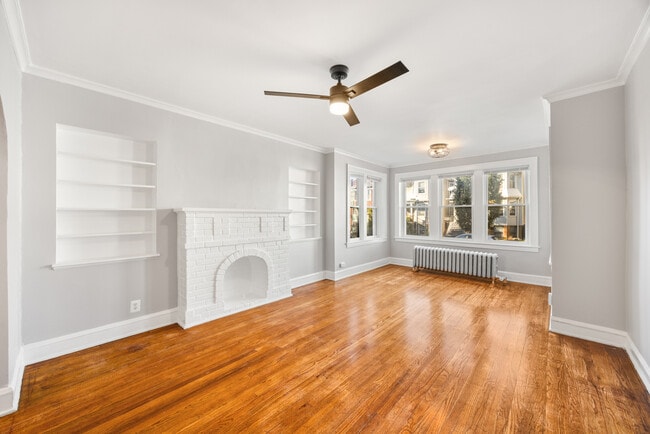 property at 2443 W Gunnison St