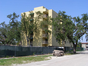 Tropical Point Condominium in Miami, FL - Building Photo - Building Photo