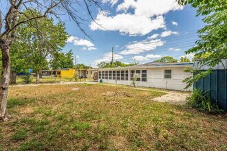 1204 N Pine Hills Rd in Orlando, FL - Building Photo - Building Photo