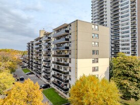 Cedarwood Suites in Toronto, ON - Building Photo
