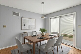 2410 Stillwater Dr in Champaign, IL - Building Photo - Building Photo