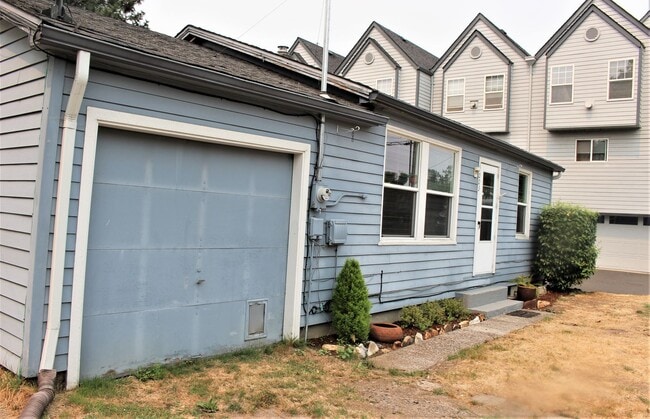 11003 NE 3rd Ave in Portland, OR - Building Photo - Building Photo