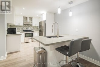 478 Summerpark Cres in Pickering, ON - Building Photo - Building Photo