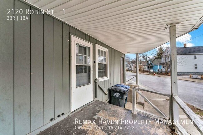 2120 Robin St photo'