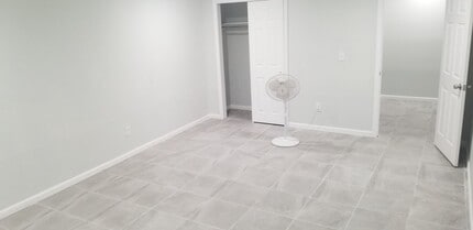 307 College Dr in Edison, NJ - Building Photo - Building Photo