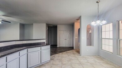 3078 Bariloche Dr in Anthony, TX - Foto de edificio - Building Photo