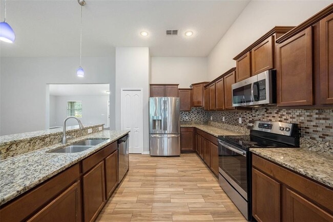 12117 Streambed Dr in Riverview, FL - Building Photo - Building Photo