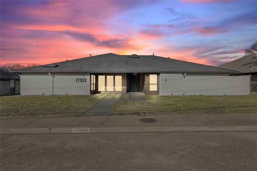 17309 Davenport Rd, Unit 0703 in Dallas, TX - Building Photo