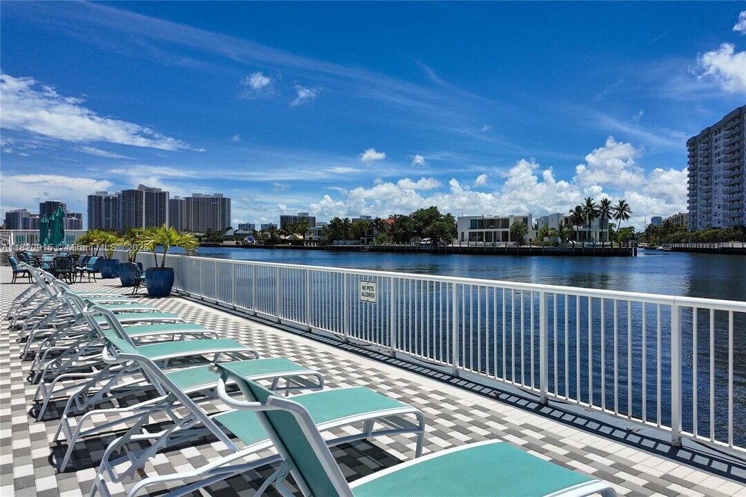 1913 S Ocean Dr in Hallandale Beach, FL - Building Photo