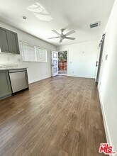 6505 Capistrano Ave in Los Angeles, CA - Building Photo - Building Photo