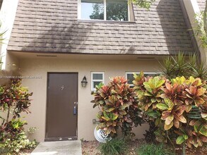 2520 Van Buren St in Hollywood, FL - Building Photo - Building Photo