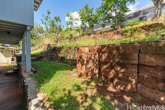 1341 Komo Mai Dr in Pearl City, HI - Building Photo - Building Photo