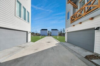 3905 B Pinemont Dr in Houston, TX - Building Photo - Building Photo