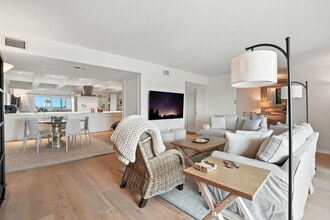 3951 Gulf Shore Blvd N in Naples, FL - Building Photo - Building Photo