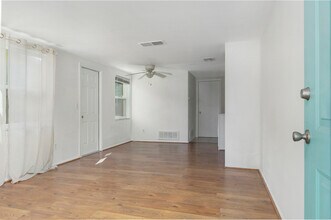 617 Lyndhurst St in Dunedin, FL - Building Photo - Building Photo