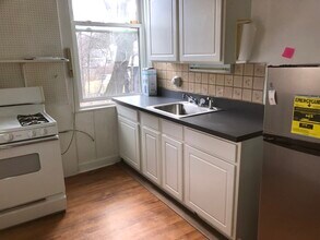 1146 State Route 295, Unit Downstairs in East Chatham, NY - Foto de edificio - Building Photo