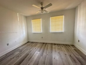 2054 NE 167th St in North Miami Beach, FL - Building Photo - Building Photo