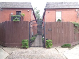 2225 Mimosa Dr in Houston, TX - Building Photo