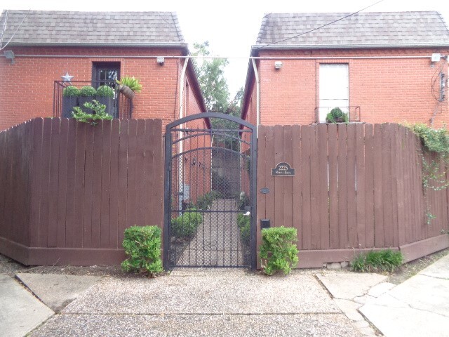 property at 2225 Mimosa Dr