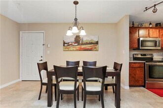 5475 Vineland Rd in Orlando, FL - Building Photo - Building Photo