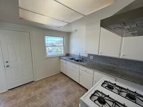 1031 E 4th St in Long Beach, CA - Building Photo - Building Photo