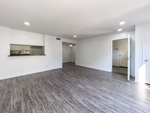 5104 Sepulveda Blvd in Los Angeles, CA - Building Photo - Building Photo