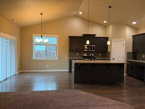 3217 Gwen Ct SE in Albany, OR - Building Photo - Building Photo