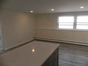 58 Van Zant St-Unit -2B in Norwalk, CT - Building Photo - Building Photo