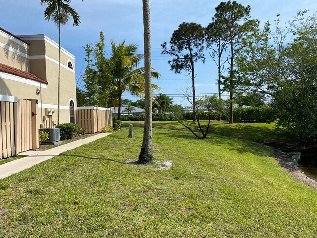 3770 Village Dr in Delray Beach, FL - Building Photo - Building Photo