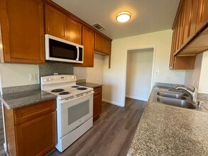 5757 San Ardo Way in North Highlands, CA - Building Photo - Building Photo