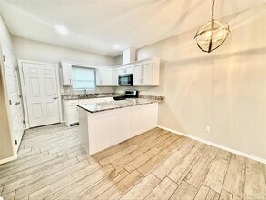 1719 Davenport St, Unit 4 in Weslaco, TX - Building Photo - Building Photo