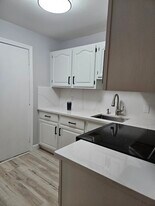 4 Brook Rd in Salem, NH - Building Photo