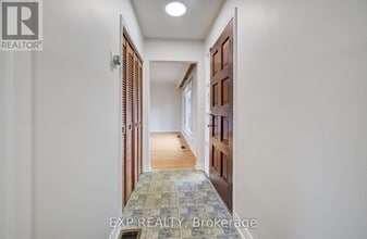 542 Trudale Ct in Oakville, ON - Building Photo - Building Photo