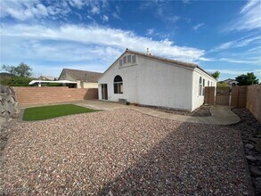 355 Yacht Ave in Henderson, NV - Building Photo - Building Photo