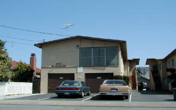 2771 Blenheim Ave in Redwood City, CA - Foto de edificio - Building Photo