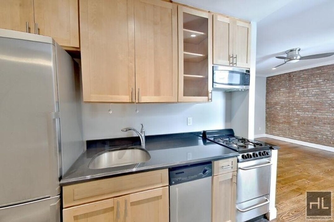 E 100TH ST. in New York, NY - Building Photo