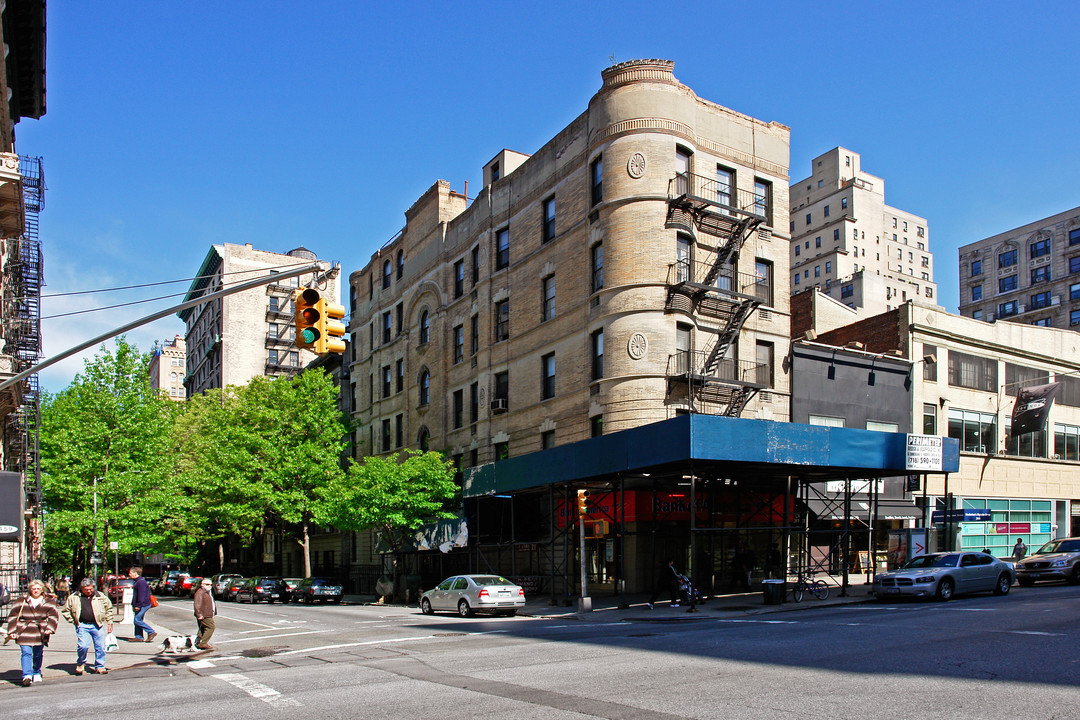 2461 Broadway in New York, NY - Building Photo