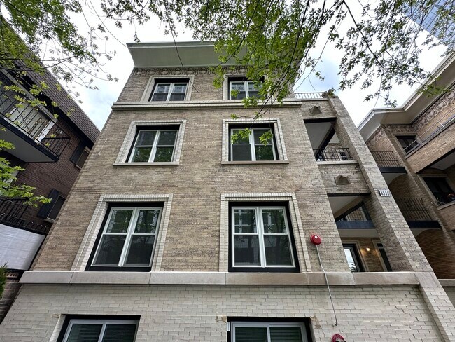4338 N Clarendon Ave in Chicago, IL - Building Photo - Building Photo