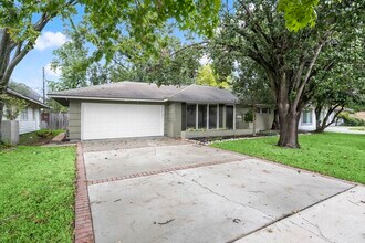 5310 Windswept Ln in Houston, TX - Building Photo - Building Photo