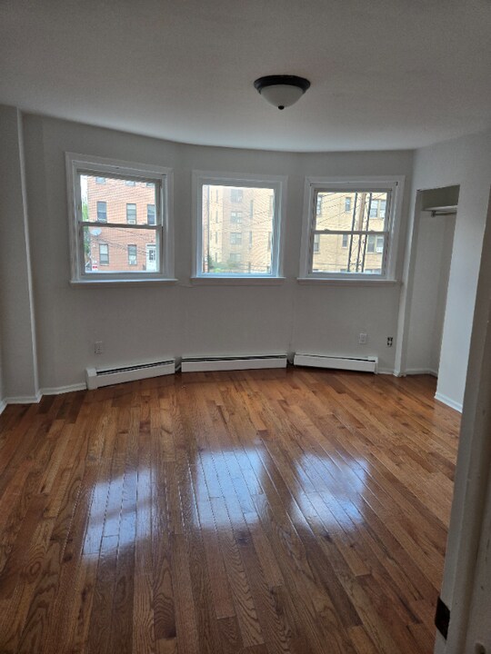 18 Sherwood Ave in Yonkers, NY - Foto de edificio