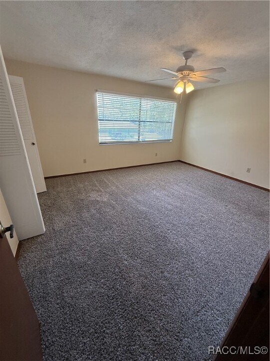 9474 W Green Bay Ln in Crystal River, FL - Building Photo