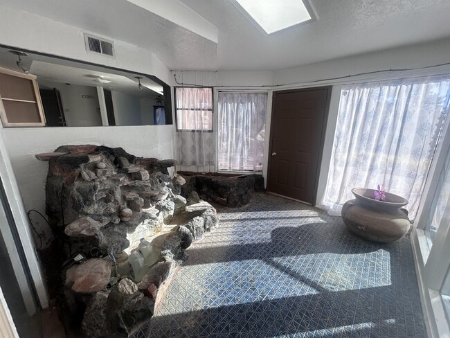 563 Black Bear Rd NE in Albuquerque, NM - Building Photo - Building Photo