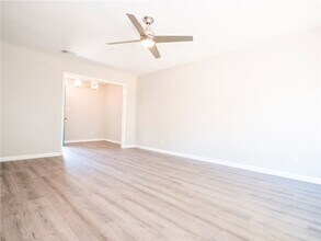 2524 Glen Springs Way in Austin, TX - Foto de edificio - Building Photo