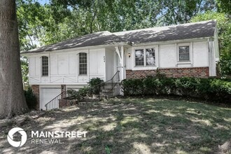 404 Meadow Ln in Raymore, MO - Foto de edificio - Building Photo